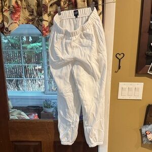 GAP Women's White Jogger Pants